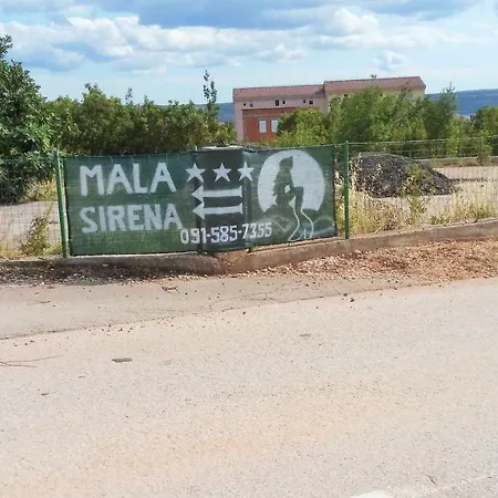 Apartmani Mala Sirena Maslenica Exterior photo