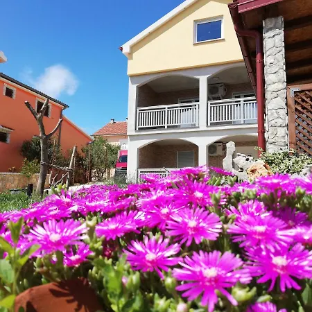 Apartmani Mala Sirena Maslenica Exterior photo