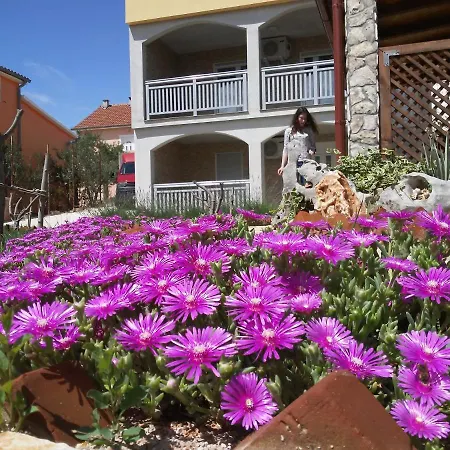 Apartmani Mala Sirena Maslenica Exterior photo