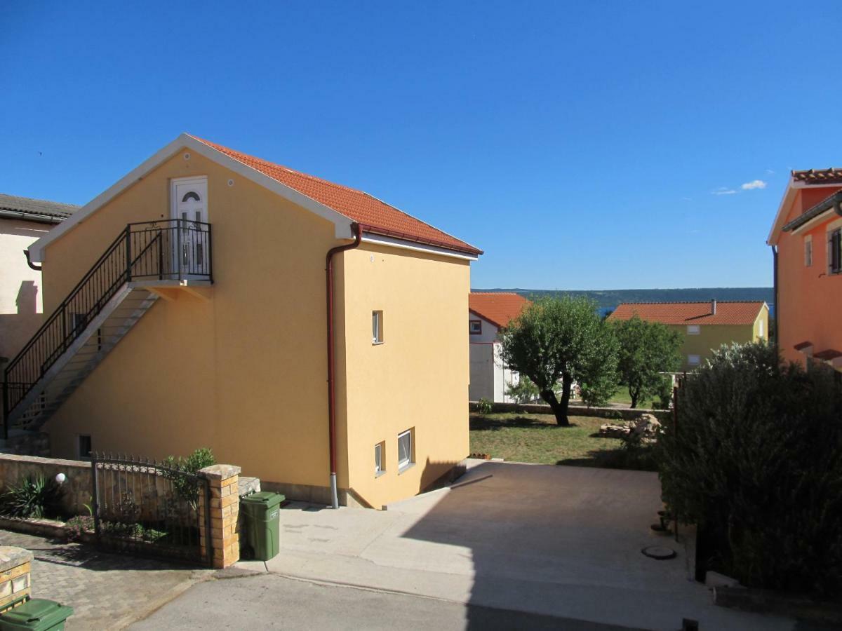 Mala Sirena Apartment Maslenica
